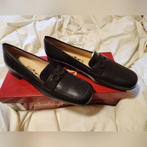 Salvatore FERRAGAMO Dark Brown signature loafers 7AAA